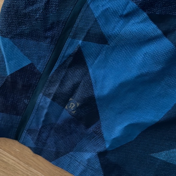 Mens Lululemon Shorts - Picture 3 of 4